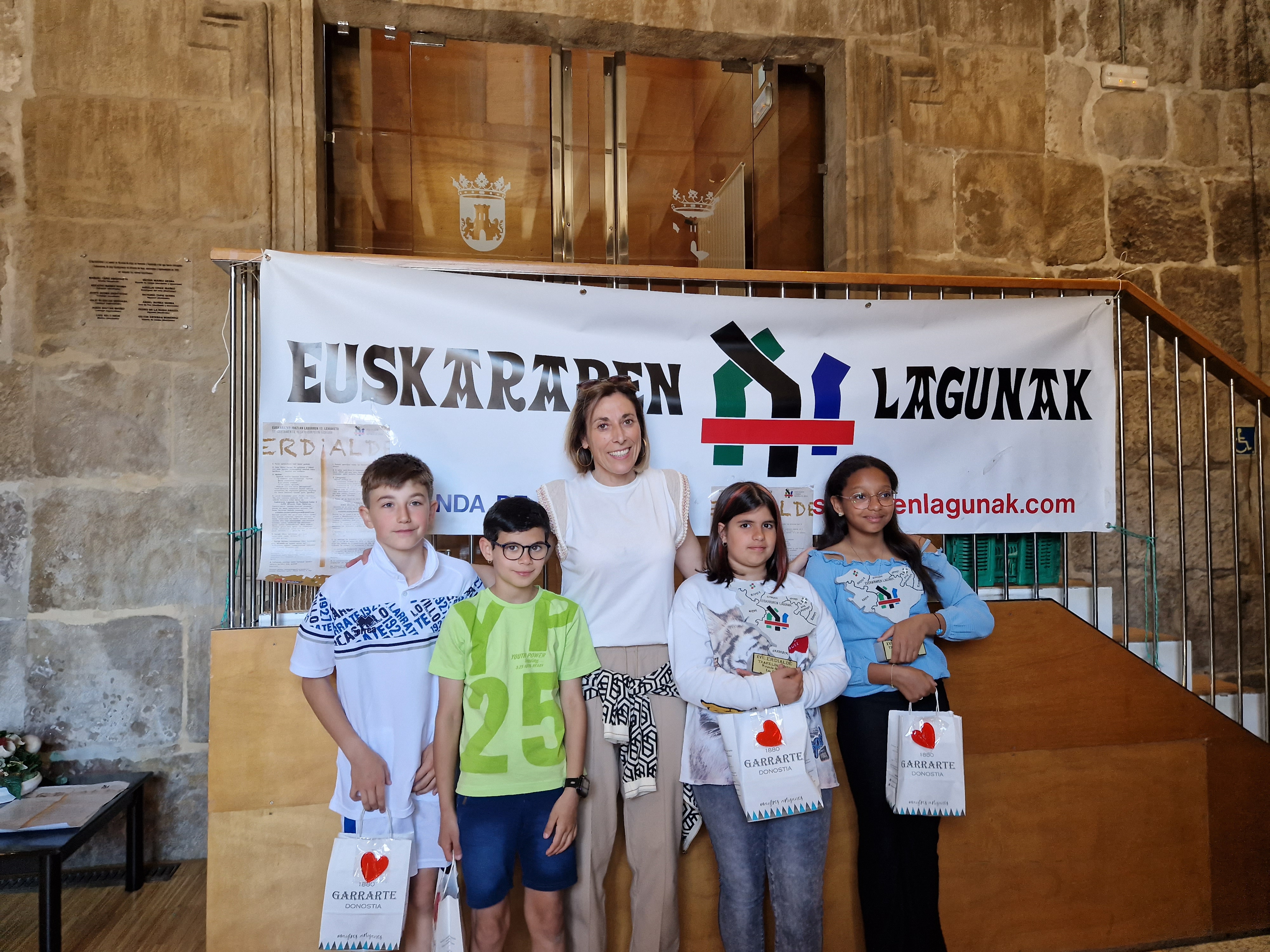 Alumnado premiado en el 17º Certamen de Relato Corto en euskera “ERDIALDE” Euskarazko Idazlan laburren 17. Lehiaketa, Euskararen Lagunak antolatuta